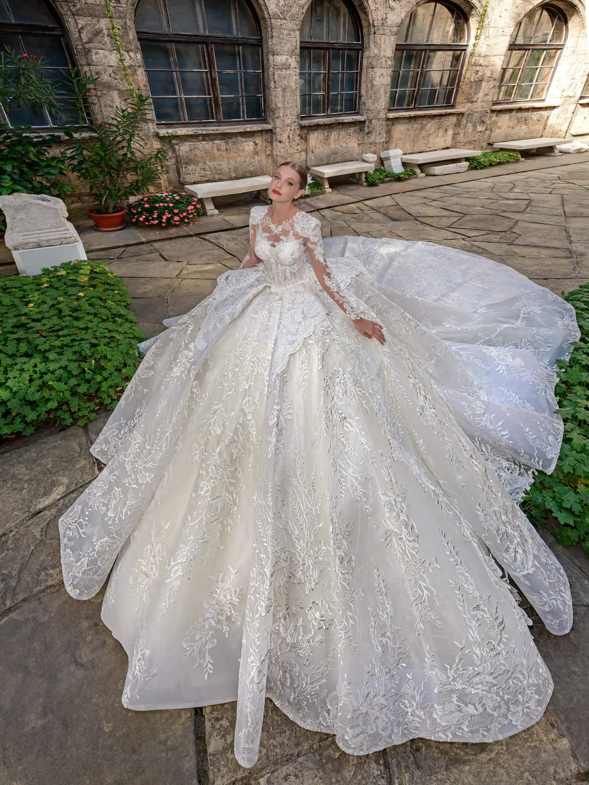 2026 Long Sleeve Lace Wedding Dress Sweetheart Neck Princess Bridal Gown Appliques Custom Ball Gown Vestido de Noiva