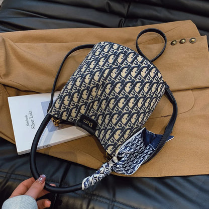 Vintage Light Luxury Bucket Bag Handbag for Women 2026 New Spring High-End Versatile Commuting Shoulder and Crossbody Bag