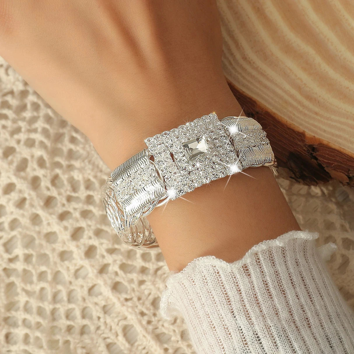 2025 New Gorgeous Square Rhinestone Open Ladies Bracelet Wedding Eid al-Adha Gift Elegant Temperament Hand Ornament