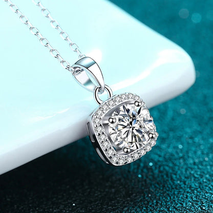 NeeTim 1ct 2ct D VVS1 Moissanite Necklace for Women Sterling Silver 925 with White Gold Plated Lab Diamond Pendant Necklaces