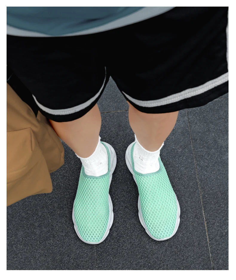 Men Slippers Summer Breathable Home Indoor Slippers Men Flats Thick Bottom Lightweight Slides Fashion Outdoor Walking Shoes