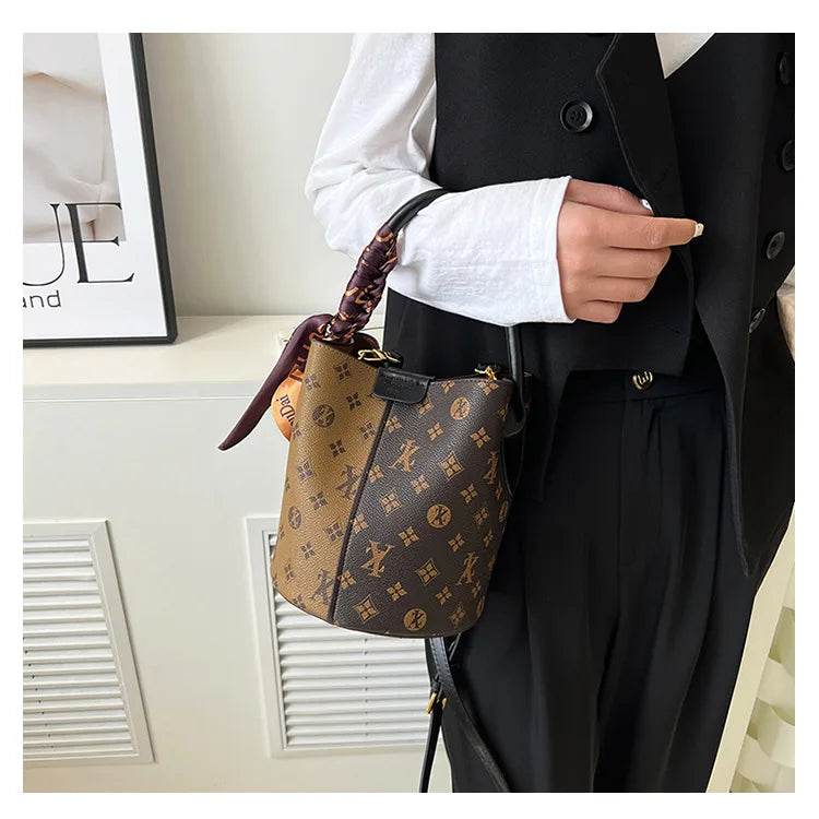 2025 Luxury Designer Women'S Shoulder Bag High-End Fashional Water Bucket Bag Crossbody Bags Unique Women Clutch Travel Tote Bag
