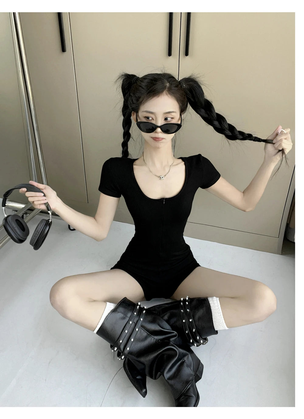 Womens Playsuits Yoga Low Neck Slim Fit Short Sleeve Jumpsuits Stretch One Piece Romper Sexy Fitness Female Sportwears Zipper