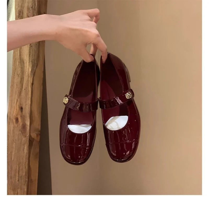 Women Two Tone Mary Jane Shoes 2026 New Patent Leather Buckle Strap Low Heel Casual Shoes For Office And Daily Wear Elegant