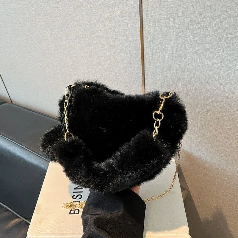 Large Capacity Fur Handbag Heart Shape Ladies Shoulder Bag Fashionable Cute Soft Zipper Closure Interior Phone Pocket