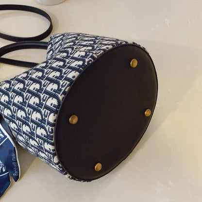 Vintage Light Luxury Bucket Bag Handbag for Women 2026 New Spring High-End Versatile Commuting Shoulder and Crossbody Bag