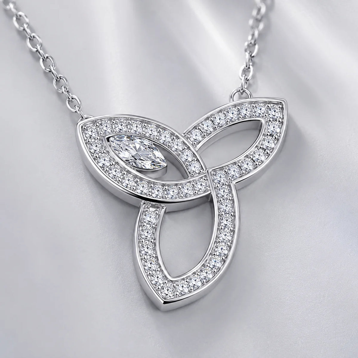 Moissanite Trefoil Knot Pendant Necklace S925 Sterling Silver Sparkling Collarbone Chain Gift GRA Certified