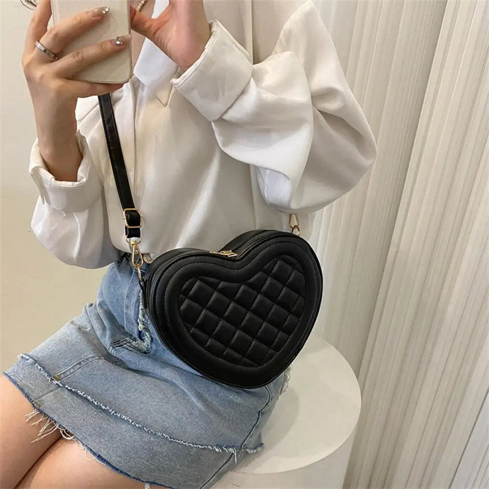 Luxury Love Shaped Shoulder Bag Small Handbags Designer Crossbody Bags Women Sling Purse Red Peach Heart Phone Bag Shoulder Bag