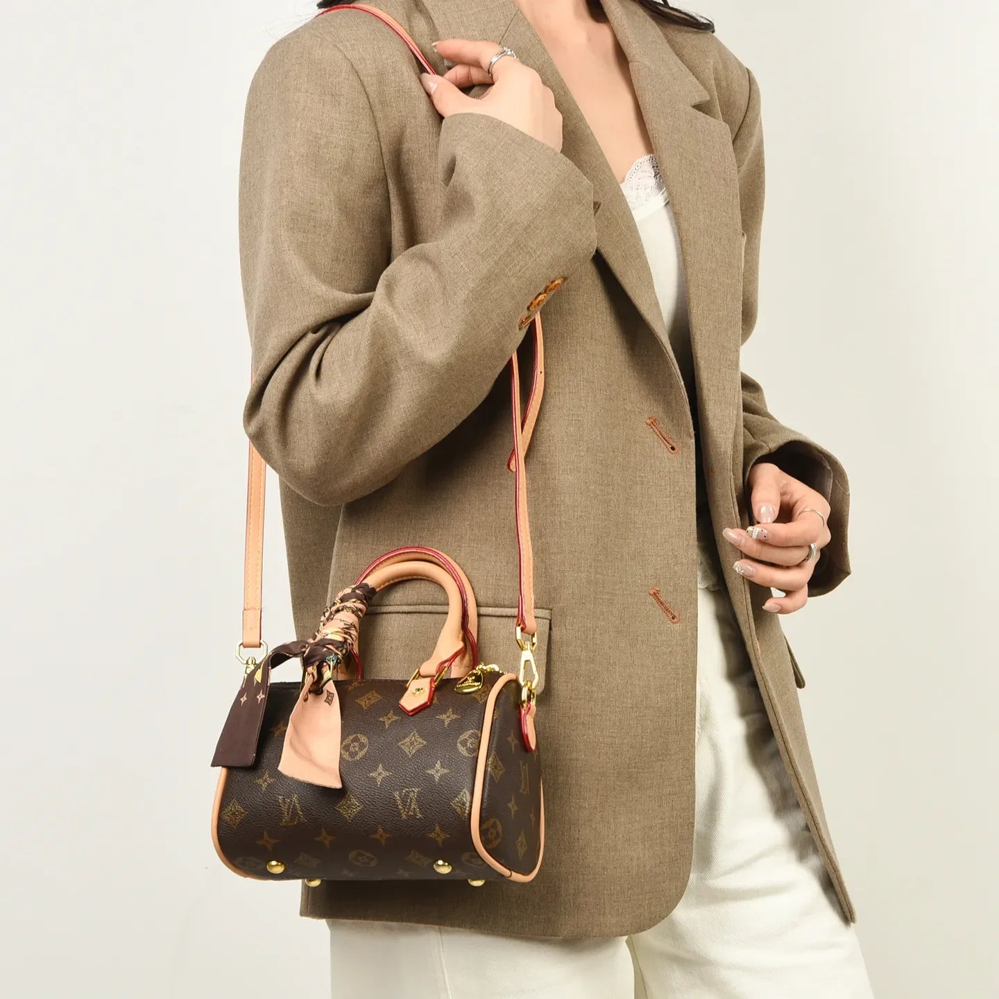 Luxury OULAIMEIZI 2026 New Fashion Retro Classic Letter Printed Designer Boston Bag Temperament Trendy Shoulder Bags for Women