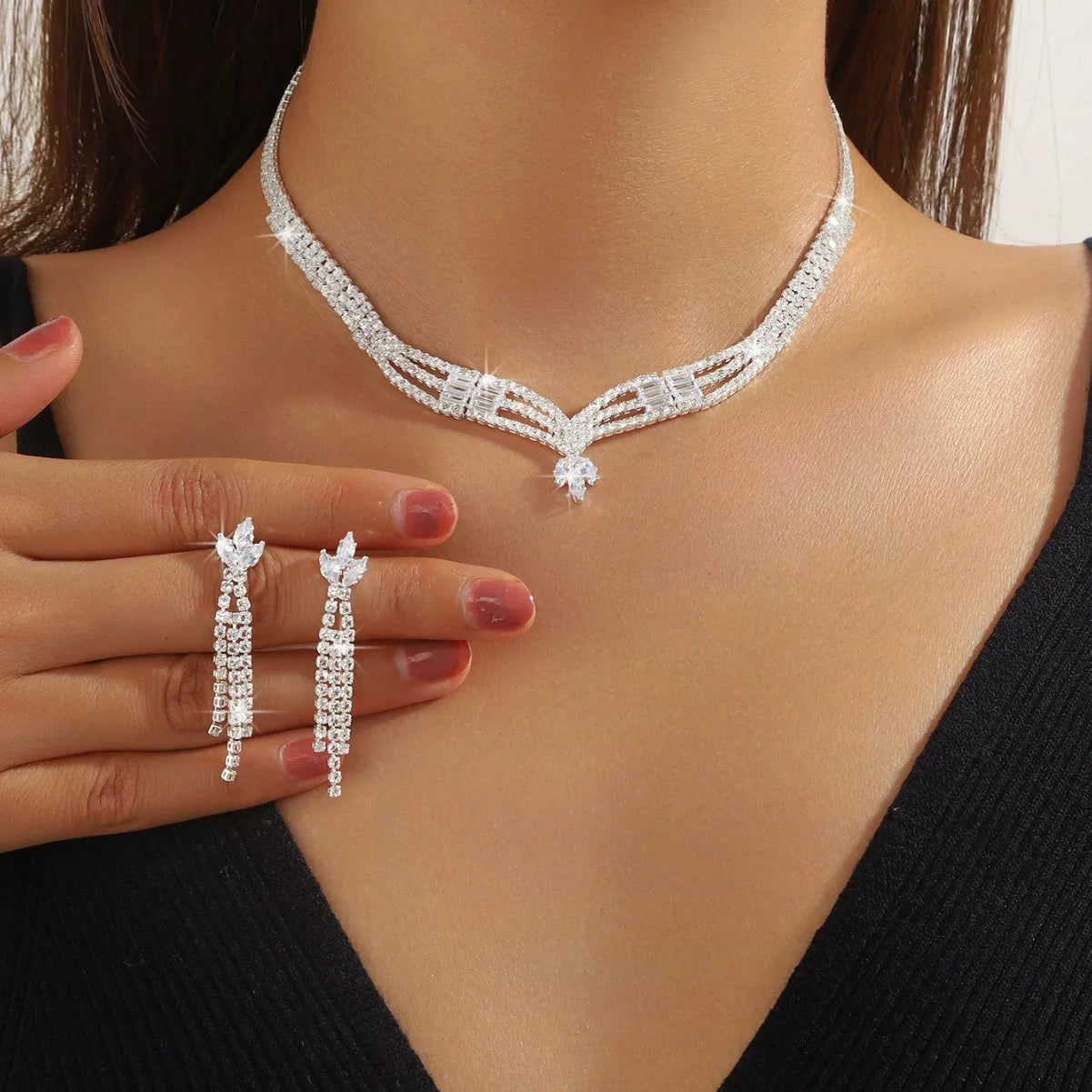 Ladies' Fashionable Silver-Plated And Diamond-Encrusted Metal Necklace, Earrings Set, Bride'S Wedding Attire And Accessories