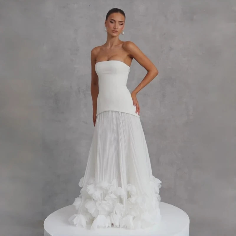 White Strapless Pleated Chiffon A-Line Wedding Dress With 3D Floral Hem Modern Bridal Gown For Women Brides Formal Evening Party