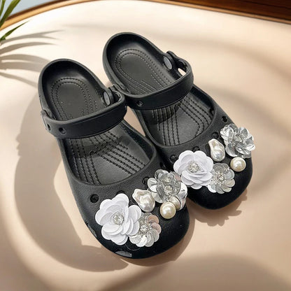 Clogs Summer Slippers Women Luxury Pearl Metal Flower Mary Janes Designer Ballet Shoes Girls Corc Charms Sandals Indoor Outdoor