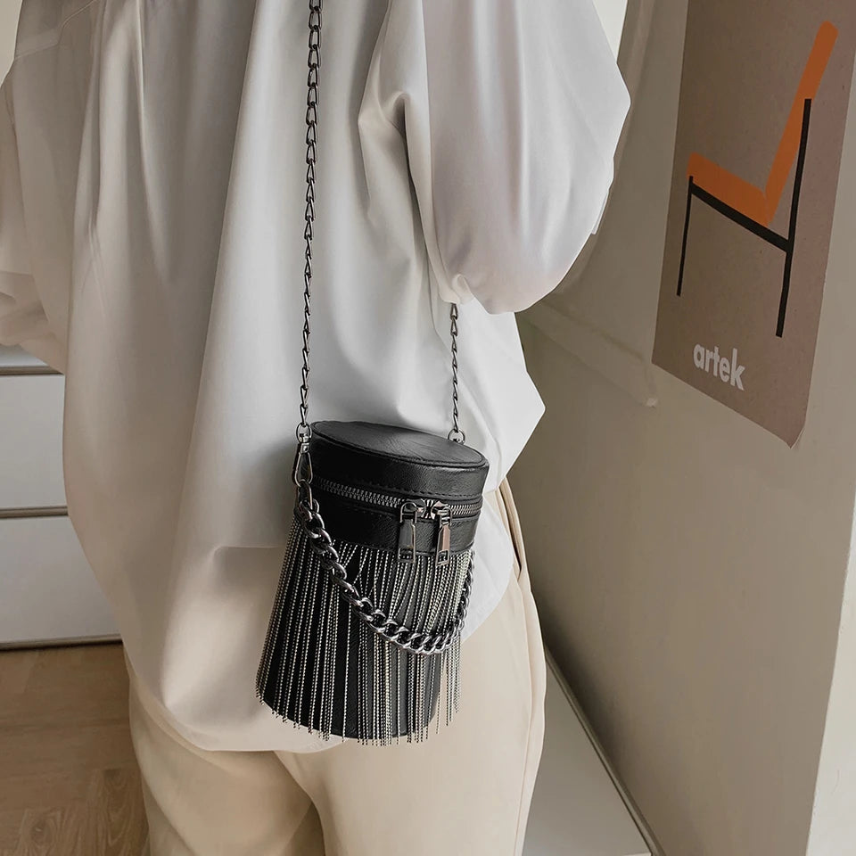 Luxury Designer Cylinder Bag Ladies Fashion Rivet Shoulder Bags Fringed Small Mobile Phone Crossbody Purse Summer Chain Borse
