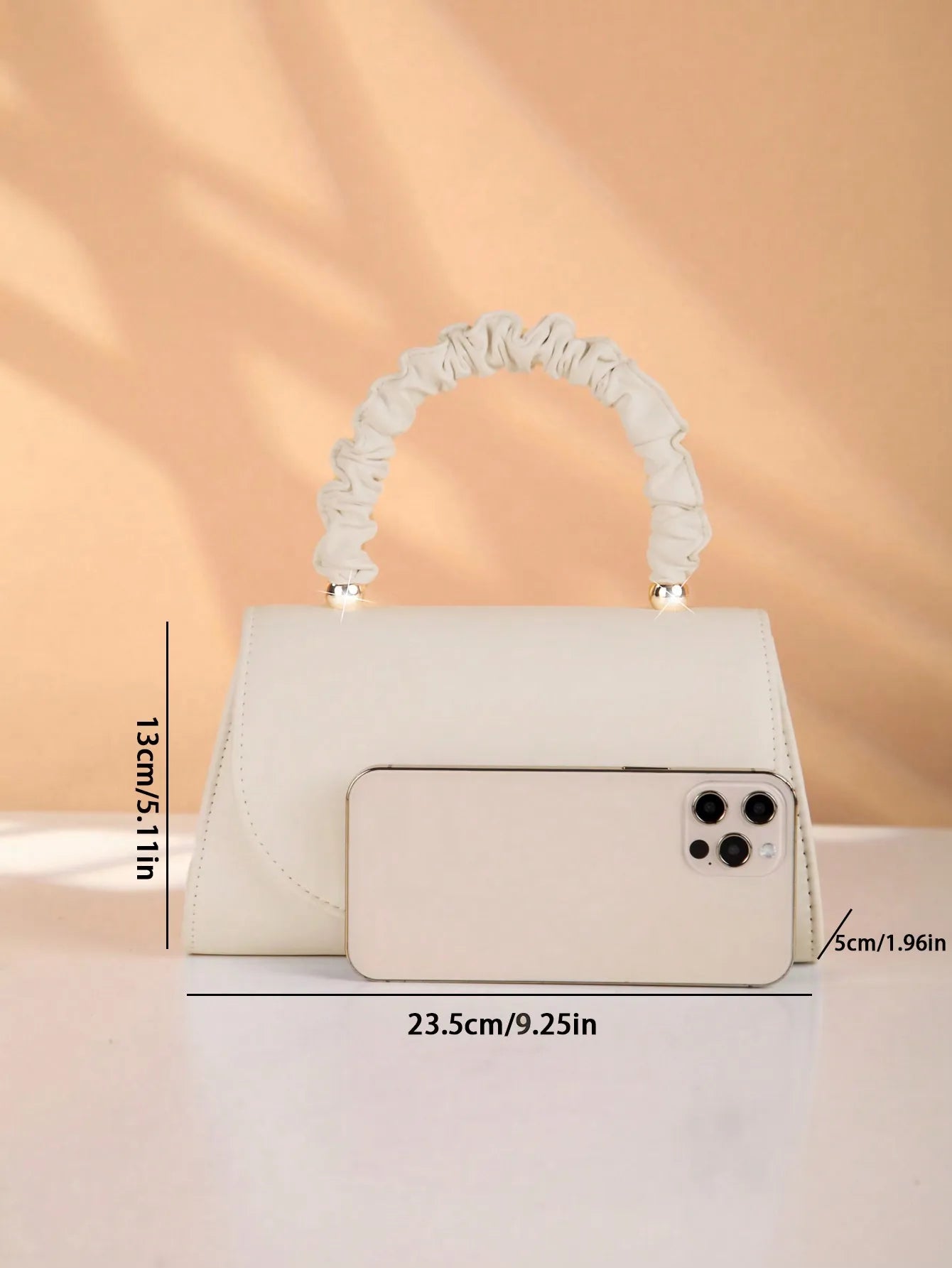 Elegant light luxury solid color women's handbag, fashionable and romantic banquet clutch, suitable for women's daily use.