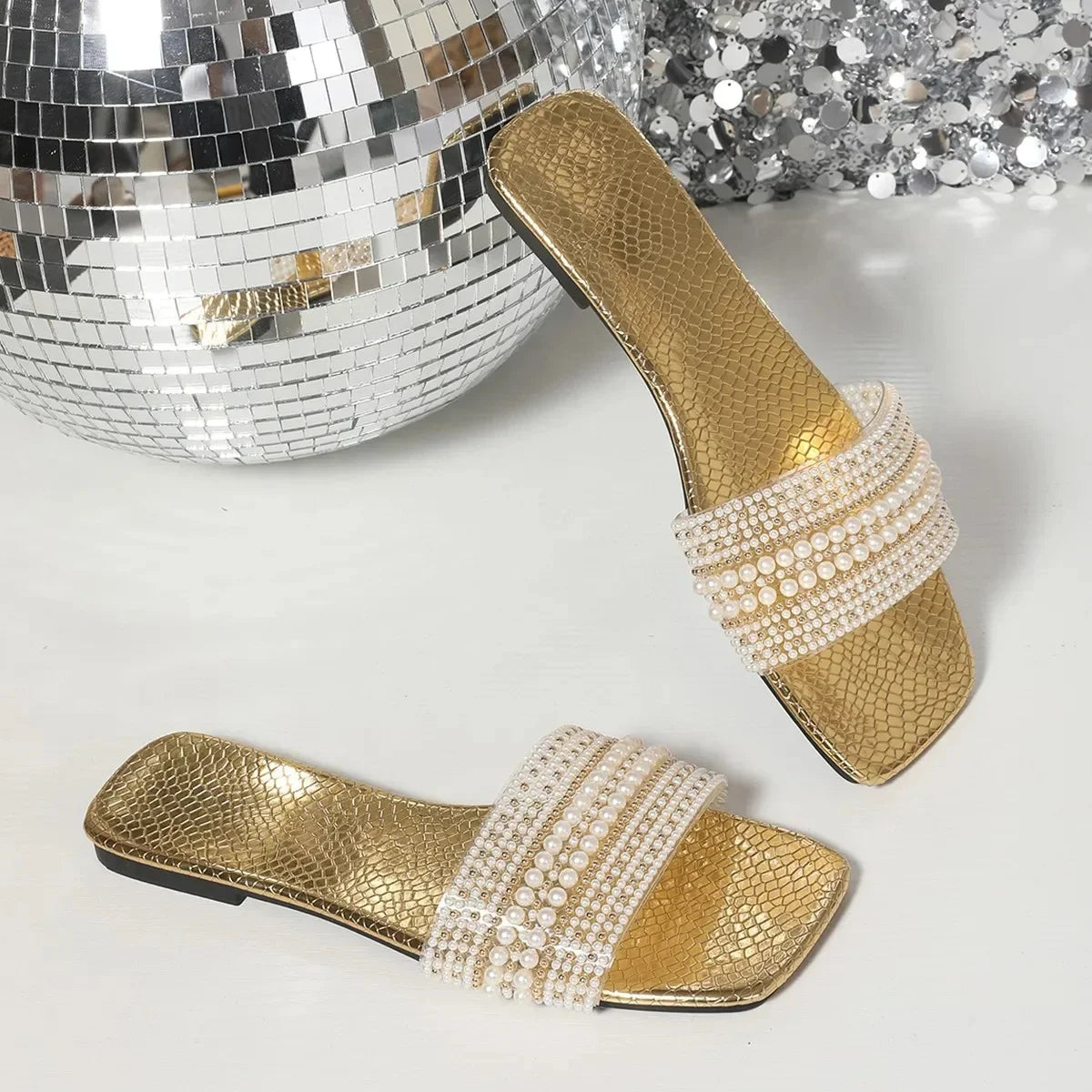 Women's Flat Bottom Sandals 2025 Summer New Style Beaded Rhinestone Shoes Womens Outdoor Fashion Slippers