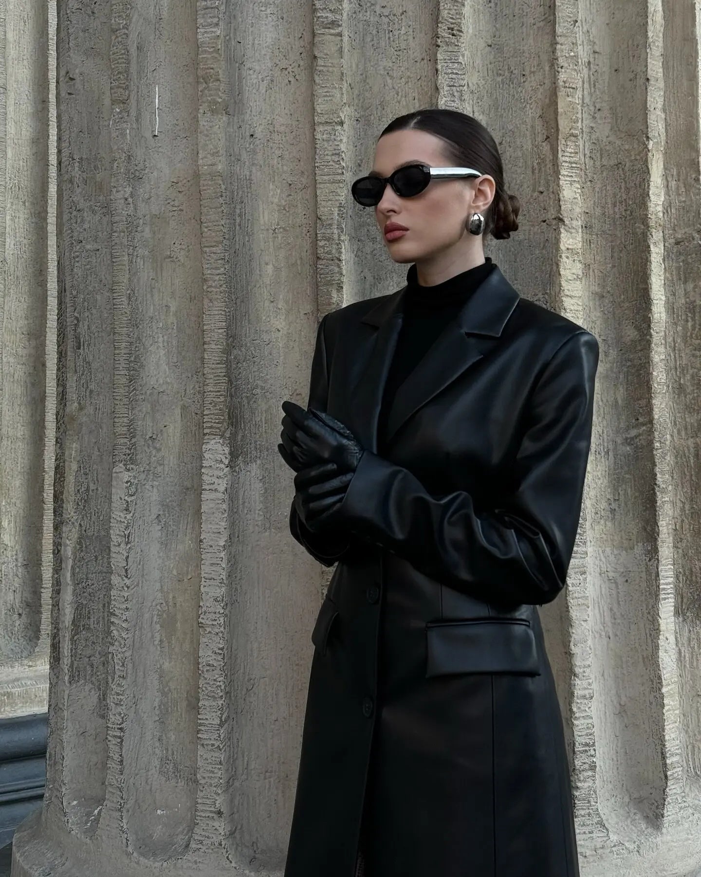 Lautaro Autumn Long Black Fitted Pu Leather Trench Coat for Women Shoulder Pads Single Breasted Luxury Elegant Blazer Overcoat