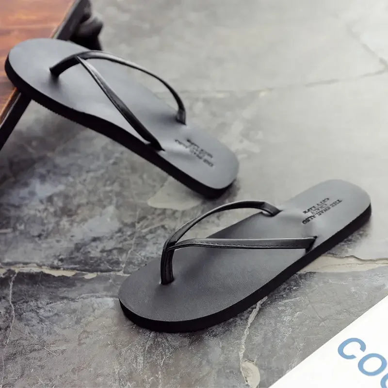 Men's anti slip flip flops, new couple's slippers for summer wear, durable leather, simple and fashionable beach shoes