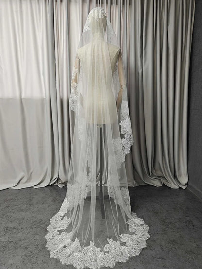 Customized Wedding Veil with Chantilly Eyelash Lace, 2m/2.5m/3m Mantilla Veil, Ivory Bridal Veil with Hidden Comb