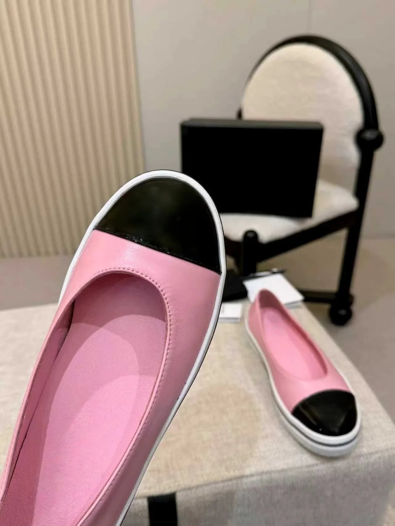 Luxury Brand Commuter Shoes Women's Slip-on Versatile Casual Shoes Casual Shoes Lambskin Material Stylish Casual Flat Shoes