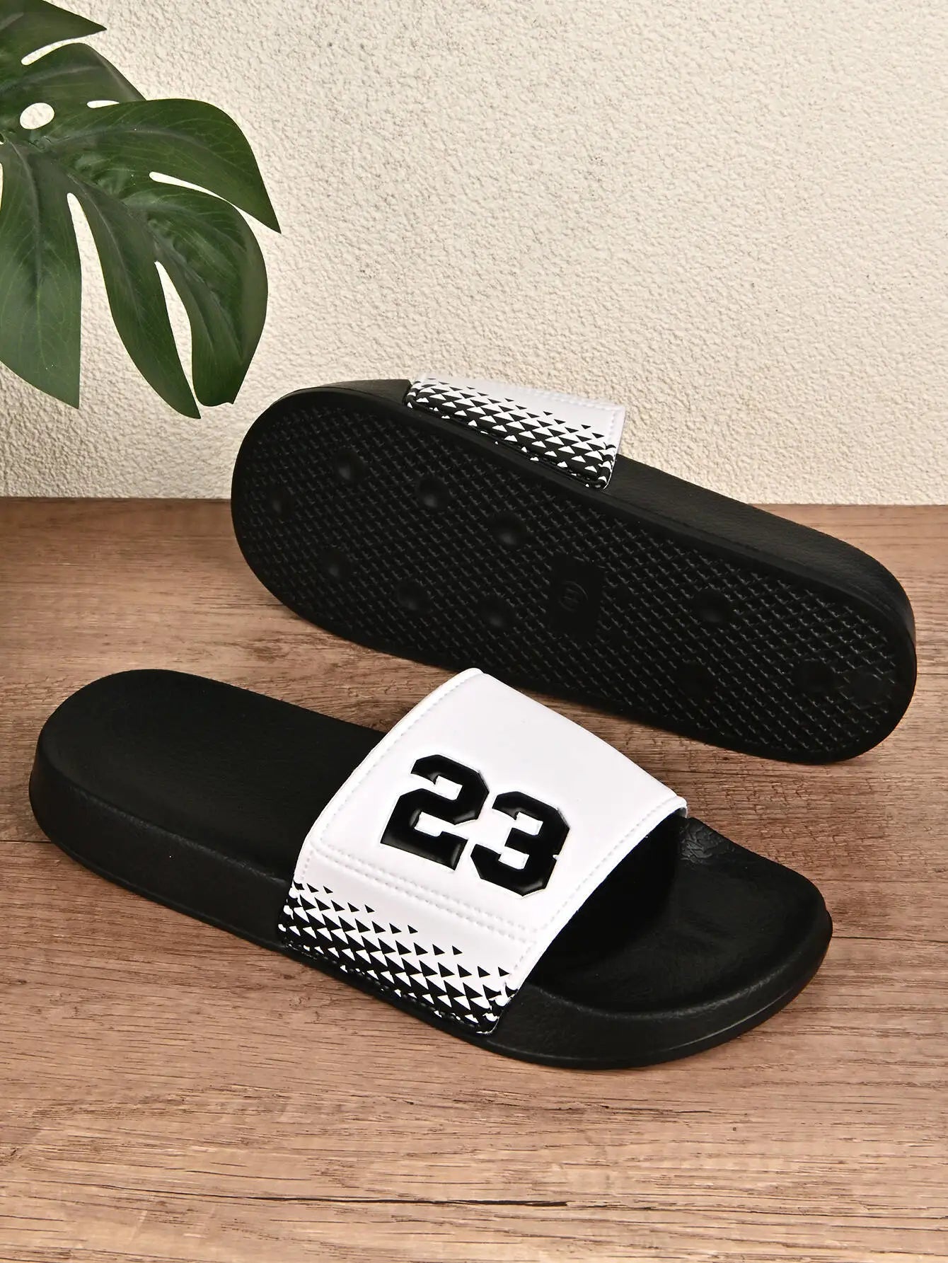 2026 Summer Sandals Women Men Fashion slippers Beach Sandals For Soft Light Slipper Anti-slip High Quality Casual Bedroom shoes