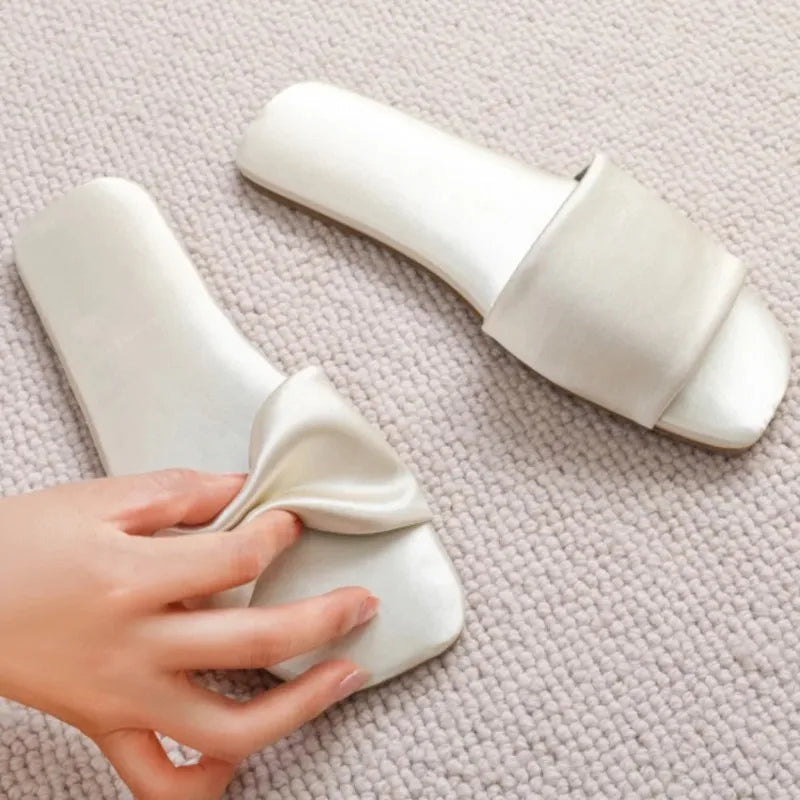 Summer New Women Shoes Premium Feel Flat Bottom Slippers for Woman Elegant Outdoors Slippers Luxury Designer Shoes Zapatos Mujer