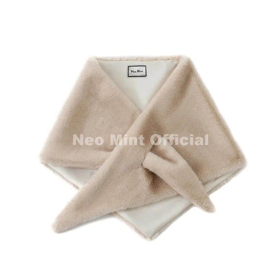 Neo Mint 2026 Brand Runway Fashion Stripes Sable Faux Mink Fur Triangle Foulard Women Winter Luxury Fur Scarf Neck Warmers Wraps