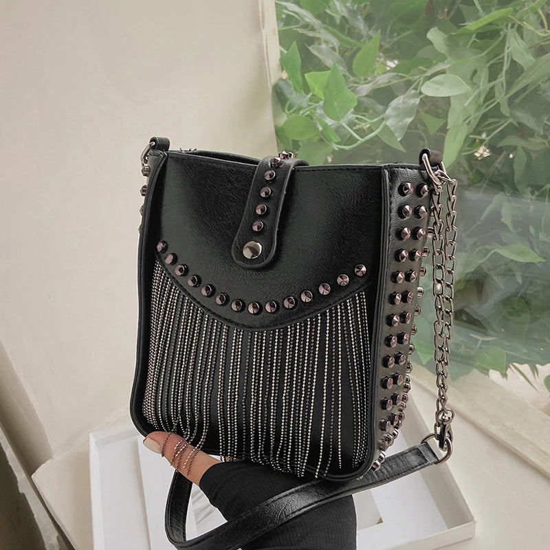 Luxury Designer Cylinder Bag Ladies Fashion Rivet Shoulder Bags Fringed Small Mobile Phone Crossbody Purse Summer Chain Borse