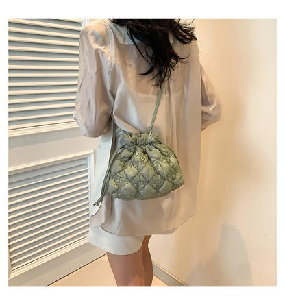 Women Drawstring Shoulder Bags Detachable Strap Quilted Crossbody Bag Solid Color Soft Padding Handbag for Outdoor Travel