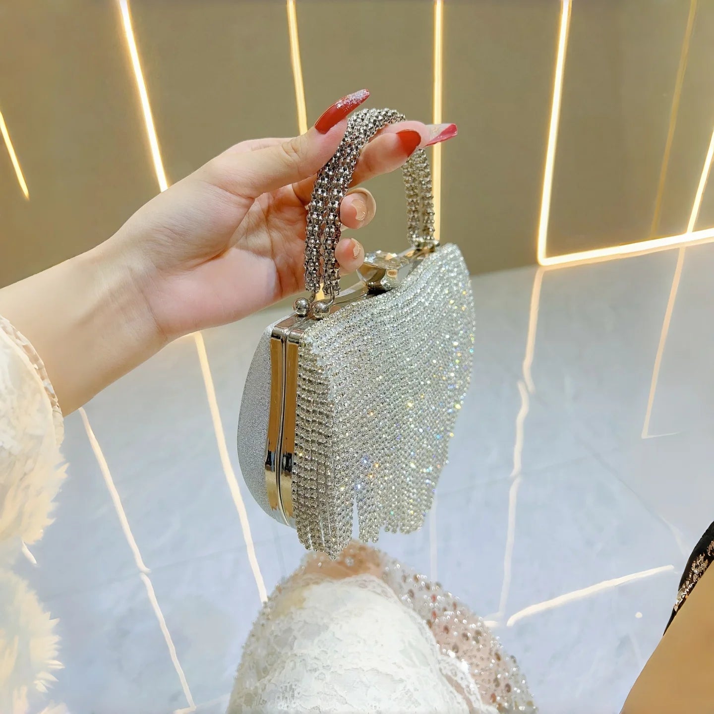fashion woman handbag socialite light luxury Rhinestone tassel dinner bag ladies handbag Party metal chain shoulder bag
