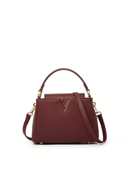 A fashionable crossbody bag with detachable shoulder straps and pebble-patterned leather for ladies