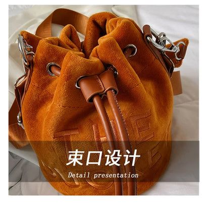 New Fashion Women's Bucket Bag Trend Brand Personality Plush Shoulder Bag High-end Elegant Crossbody Bag Designer Luxury Handbag