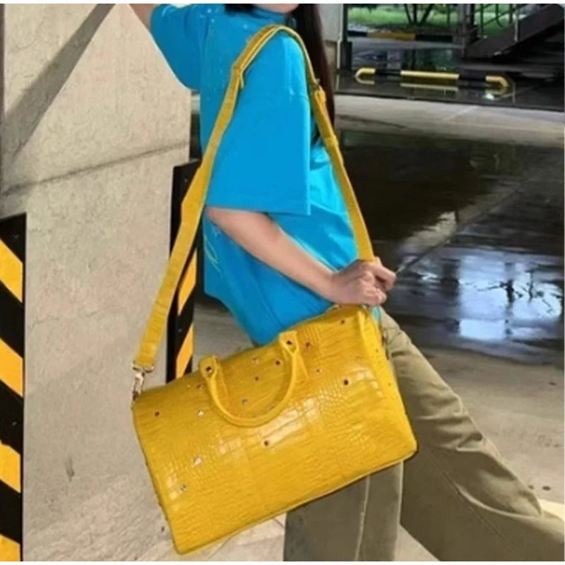 Luxury Large-capacity Travel Handbag For Women Versatile Crocodile Pattern Crossbody Bag Fashion Diamond Design Commuter Bag