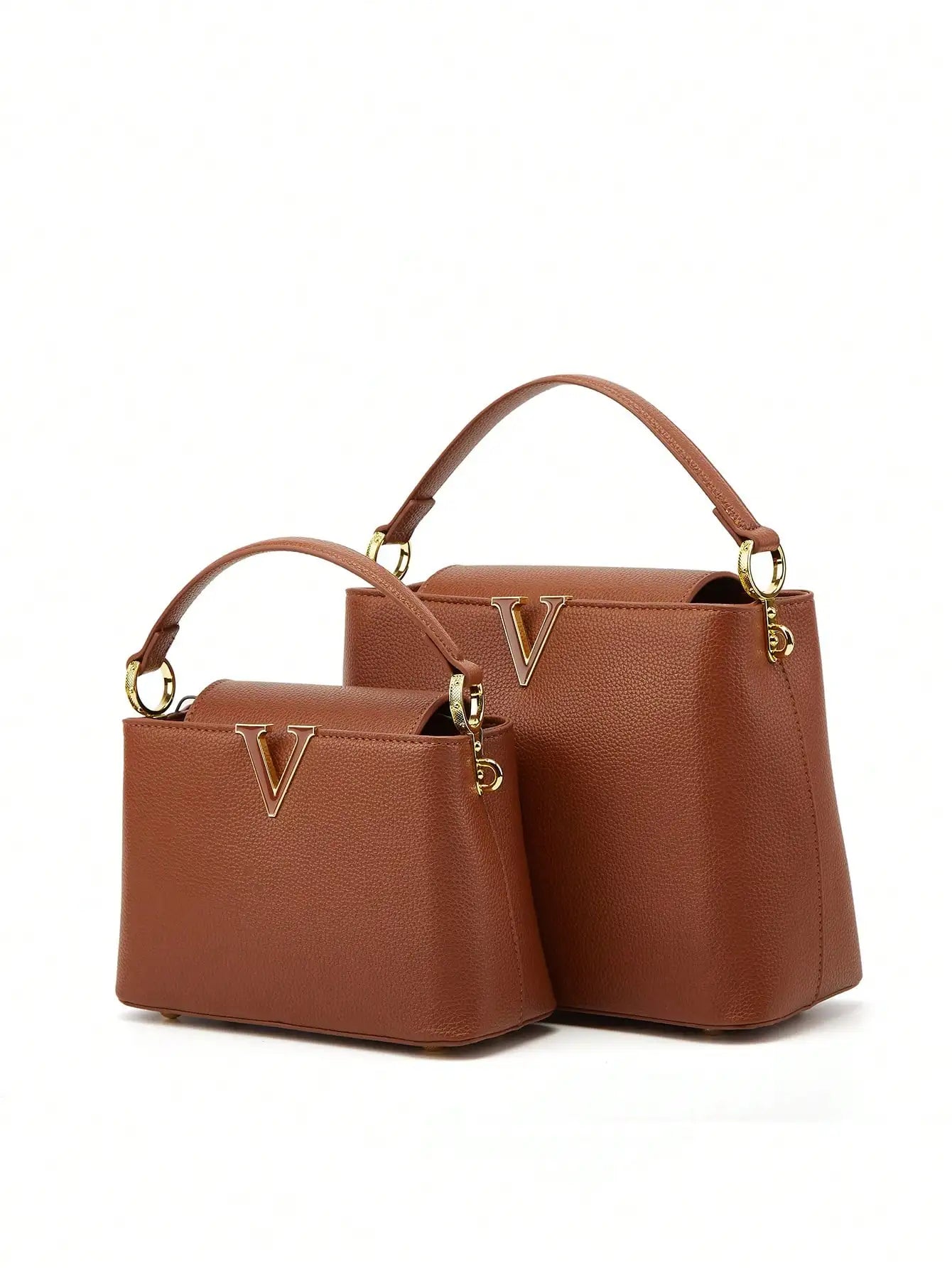 A fashionable crossbody bag with detachable shoulder straps and pebble-patterned leather for ladies
