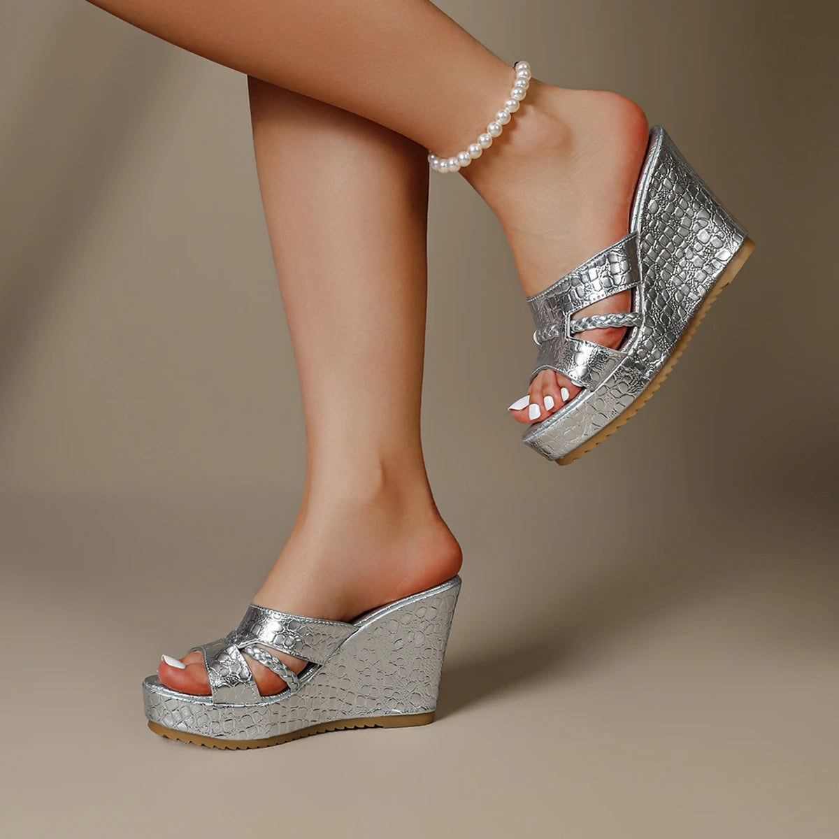 Golden Crocodile Print Wedge Heels Slides 10CM Fashion Woven Woman Sandals Platform Sole Outdoor Slippers Luxury Women's Shoes