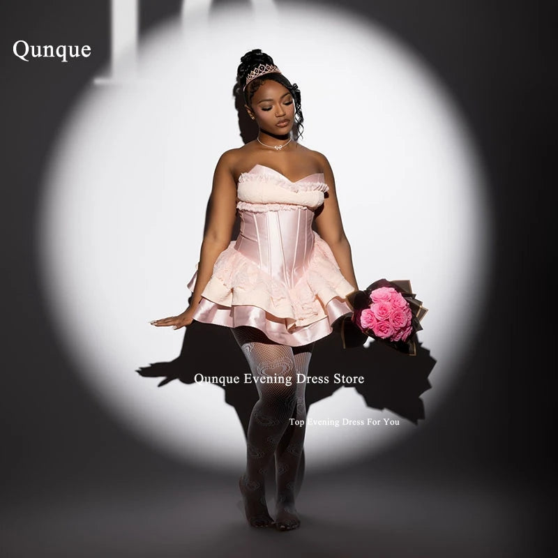 Qunque Luxury Short Satin Prom Dresses For Black Girls Sexy Strapless Lace Tiered Mini Party Gowns Vestidos De Festa Customized