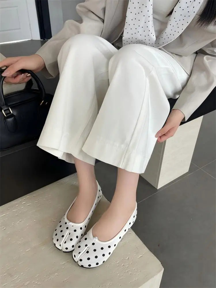 2026 New Women's Polka Dot Vintage Split Toe Slip-On Flat Shoes Japanese Style Casual Loafers Black Beige Large Size 35-42