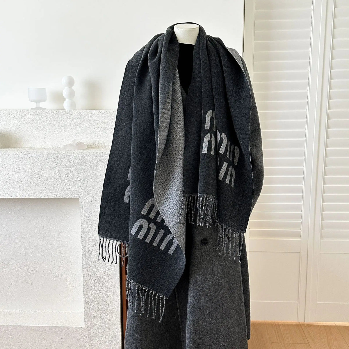 Women's  2025 Brand New Winter Thick Warm Cashmere Pashmina Wrap Scarf Fashion Travel Scarves With Tassel Daily Neck Wear