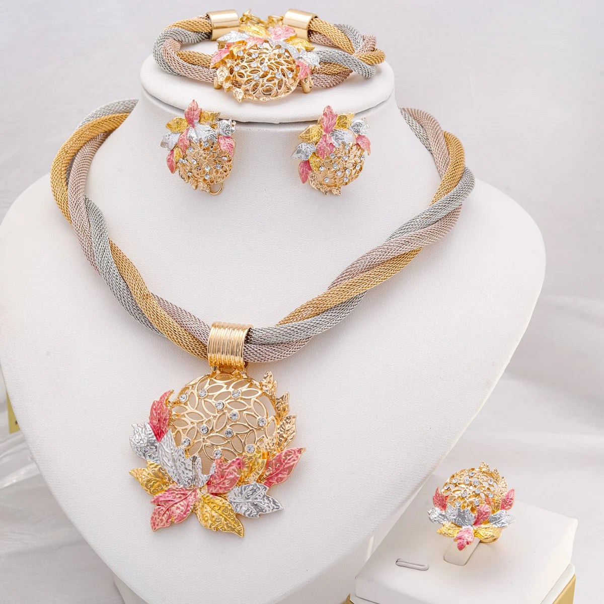 African Necklace Dubai Gold Plated Jewelry Set for Women Wedding Bridal Travel Party Bracelet Earrings Ring Pendant Accessories