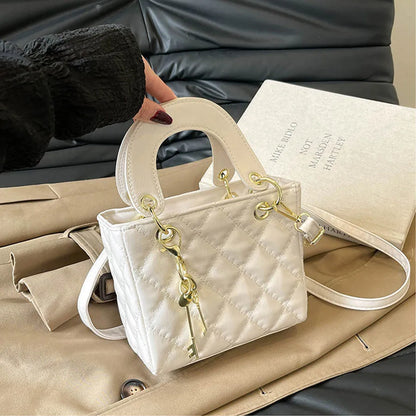 Faionable Lady Bag 2025 New Sle Small Diamond ID Crossbody Bag Small Fraance Sle Godd Handbag Women's Bag