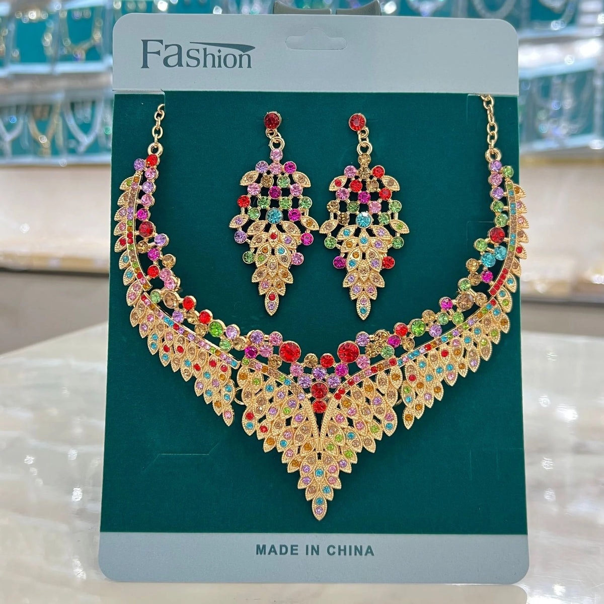 Two Piece Set of Emerald Fan-Shaped Necklace Earrings for Women on Vacation, Sweet Dates, Honeymoons, Valentine's Day Gifts