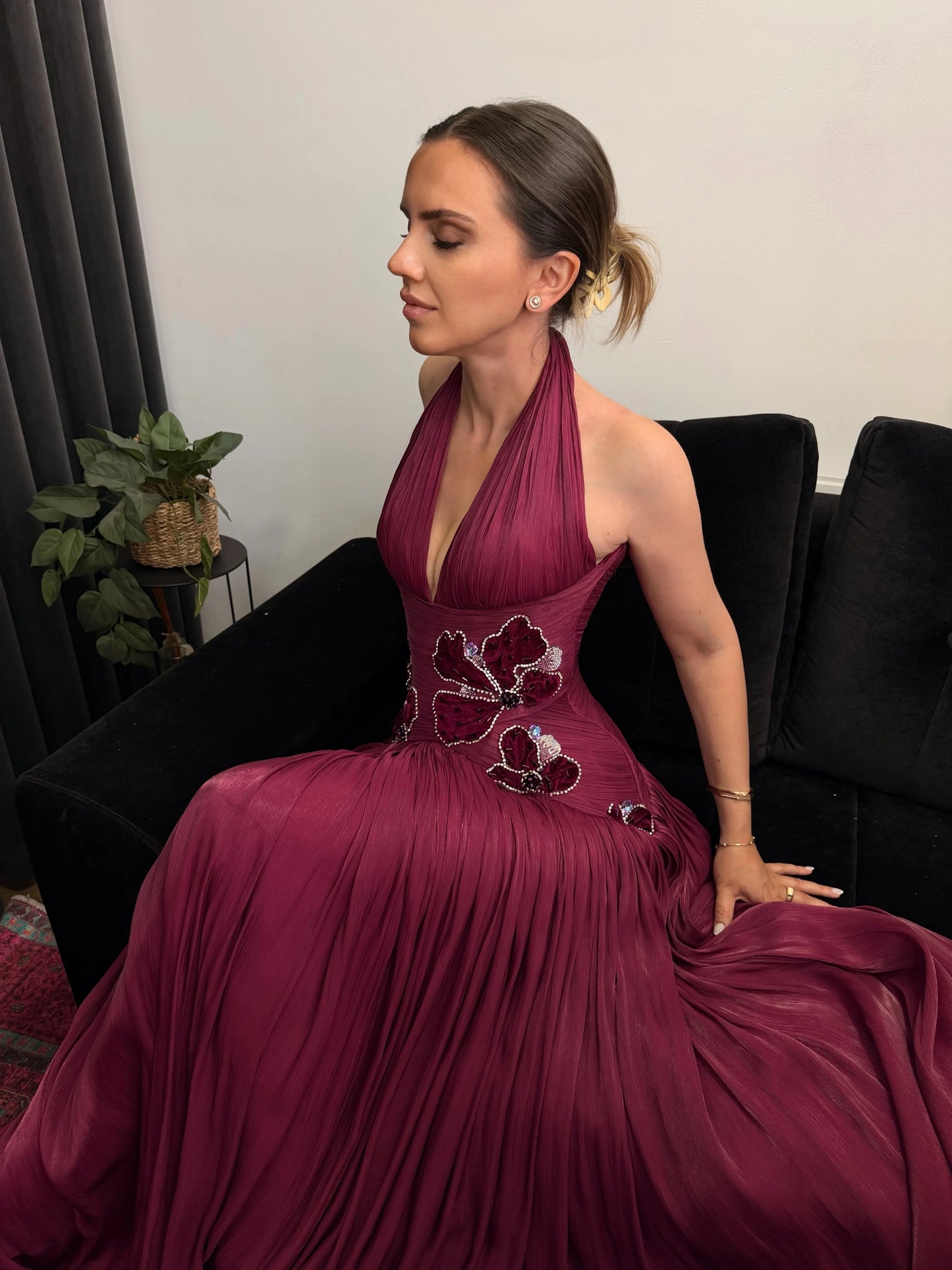 Aunber  Graceful A-Line Prom Dresses Halter Handmade Appliques Rhinestones Formal Bridal Party Occasion Gowns Customized