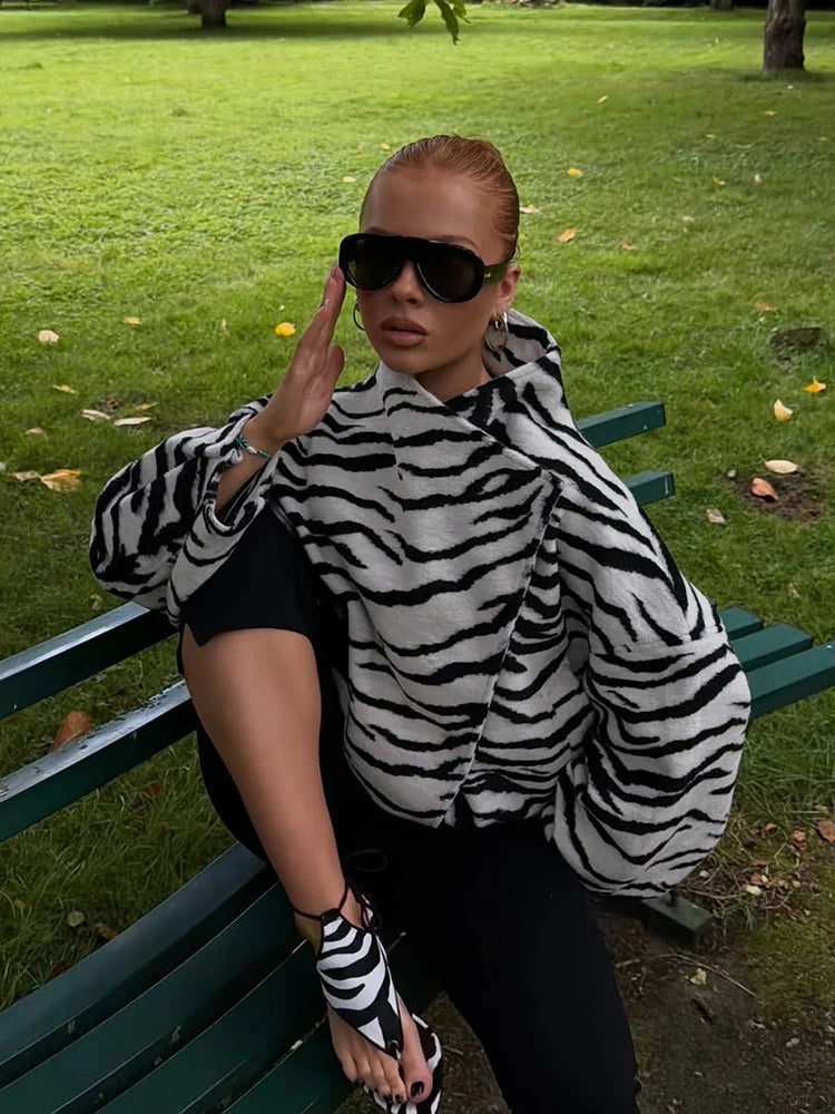Fashion Women's Zebra Stripe Print Jacket Stand Collar Full Sleeve Loose Oversize Jackets Female 2026 Autumn Street Lady Coat