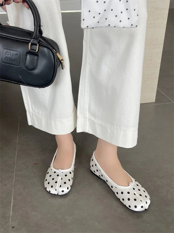 2026 New Women's Polka Dot Vintage Split Toe Slip-On Flat Shoes Japanese Style Casual Loafers Black Beige Large Size 35-42