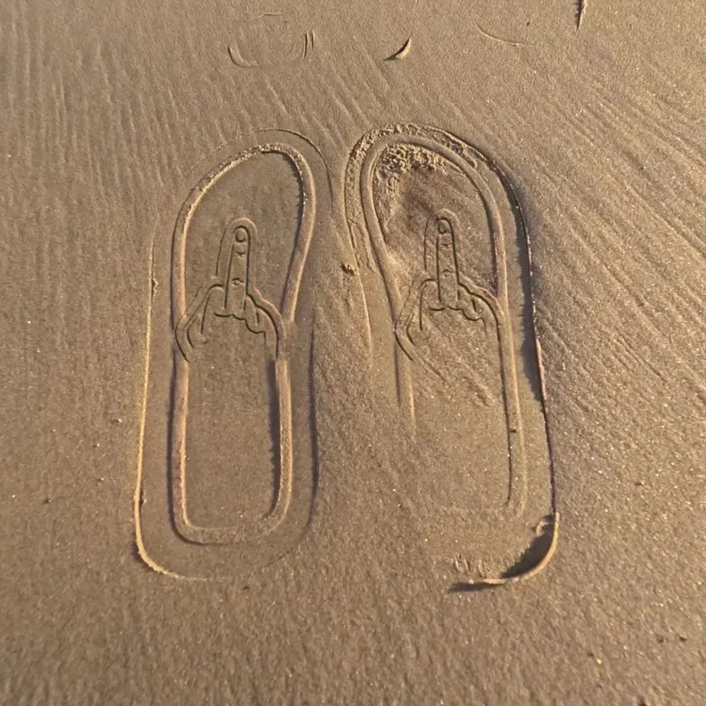 Hidden Middle Finger Slippers Figure with Legs Quick- Dry Flip Flops Parody Middle Finger Beach Summer Comfort Non Slip Sandal