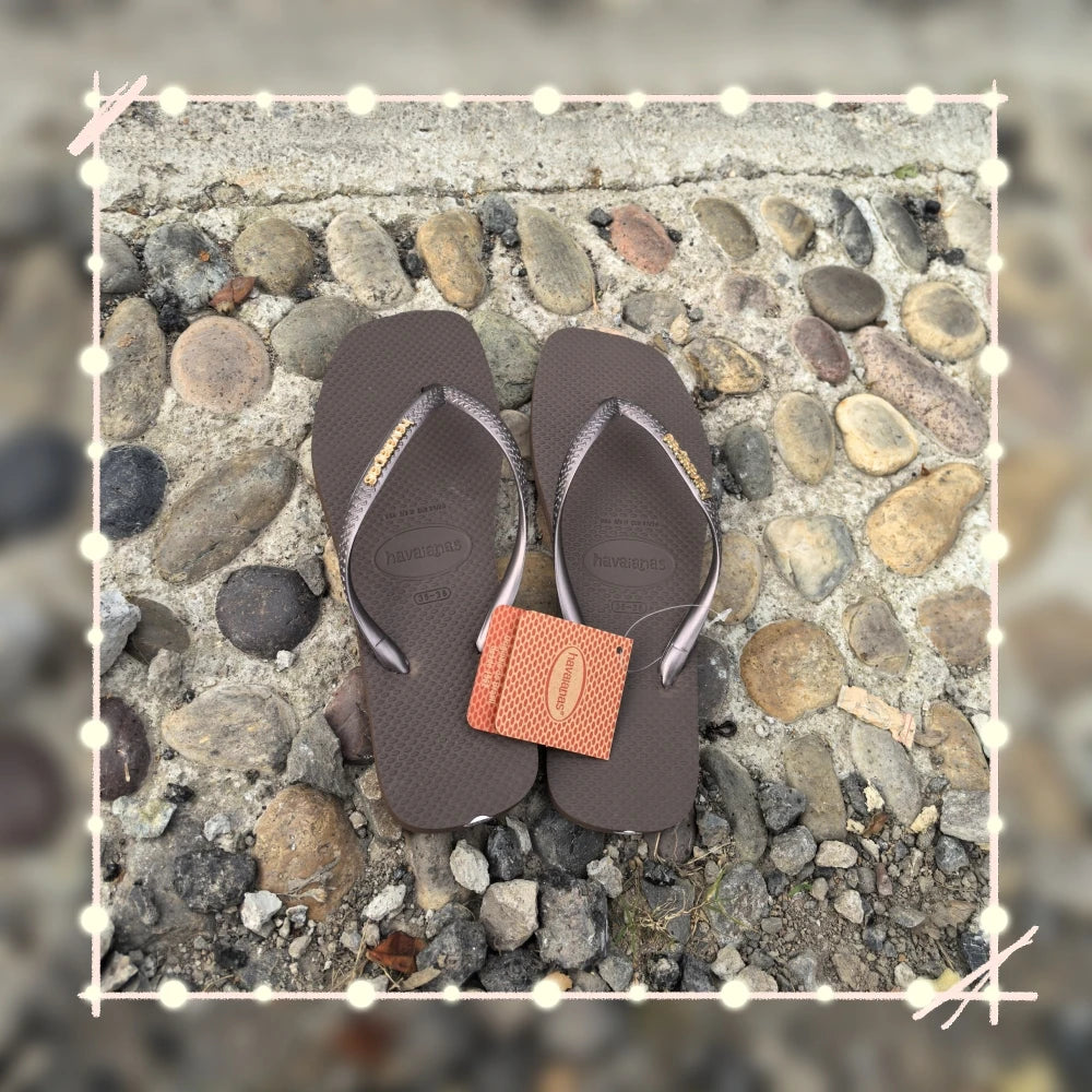 Summer 2026 New Women's Square Toe Flip Flops Outdoor Beach Sandals Luxury Women's Casual Slippers Size 35-42 Women's Shoes
