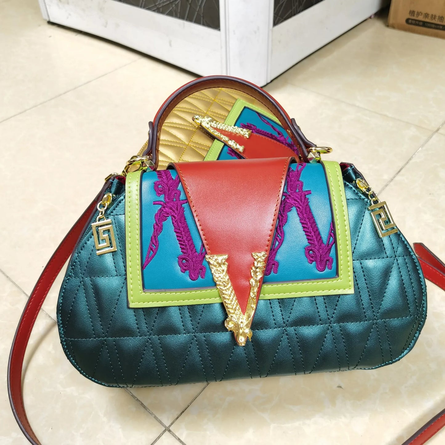 Luxury Women's Bag with V Ladies Leather Handbag Female Shoulder Bag Diamonds Crossbody Luxury Handbags Women Embroidery Bags