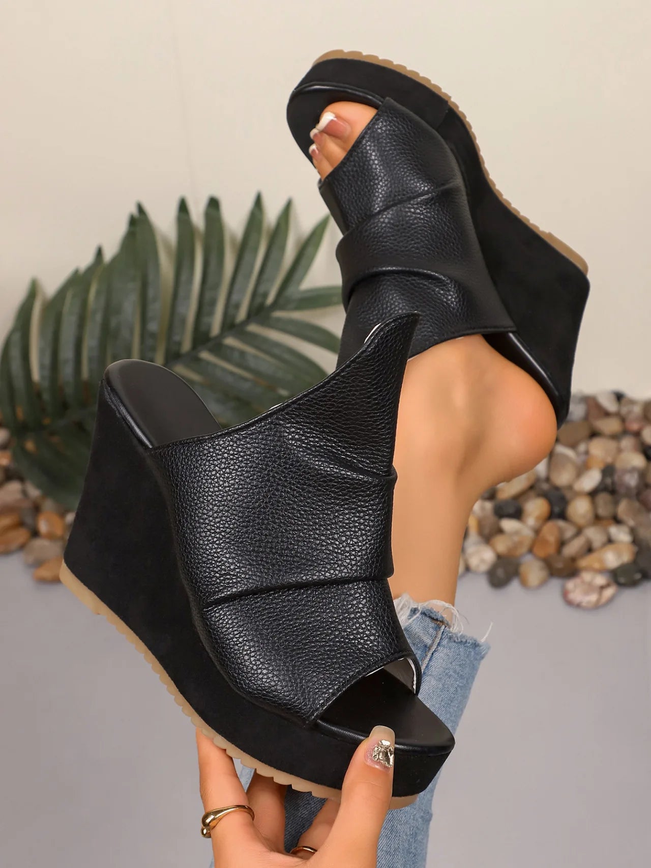 2026 New Women's Wedges Slippers Summer Thick Soled Luxury Shoes Super High Heels Fashion Open Toe Ladies Comfortable Slippers