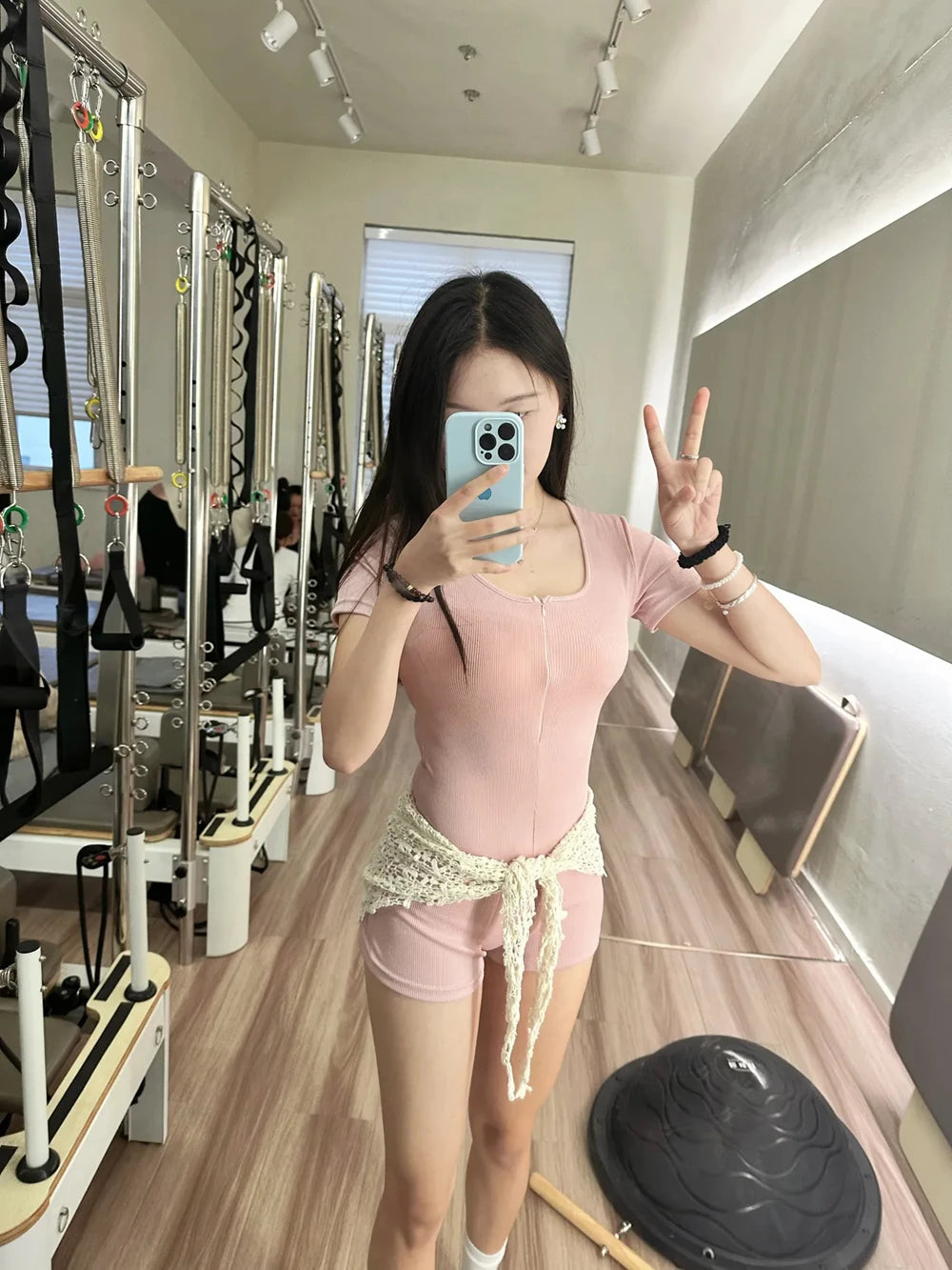 Womens Playsuits Yoga Low Neck Slim Fit Short Sleeve Jumpsuits Stretch One Piece Romper Sexy Fitness Female Sportwears Zipper