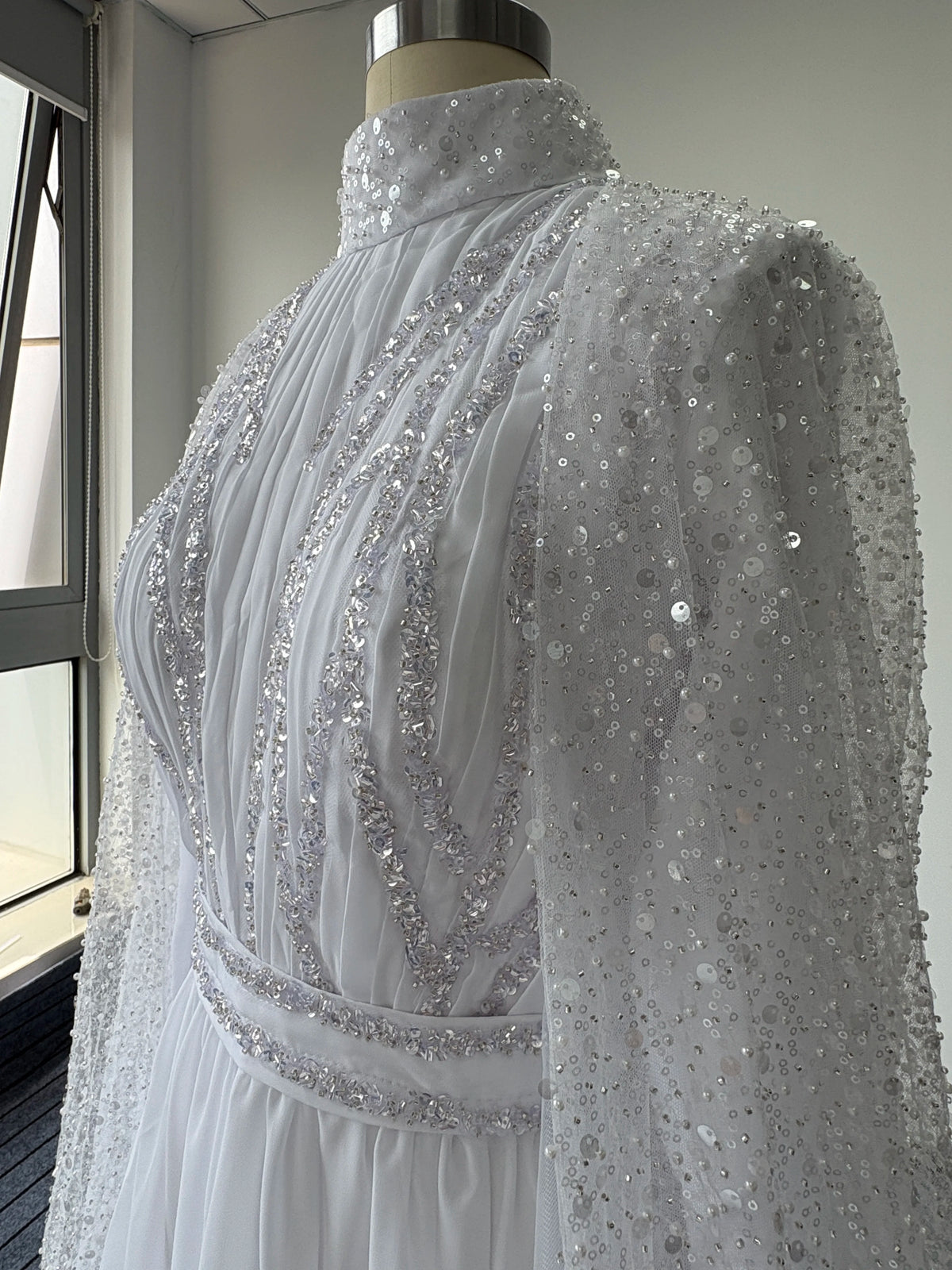 Elegant Muslim Wedding Dresses with Cape High Neck Long Sleeves Sequined Hijab Bride Bridal Gowns Customized robe de mariée