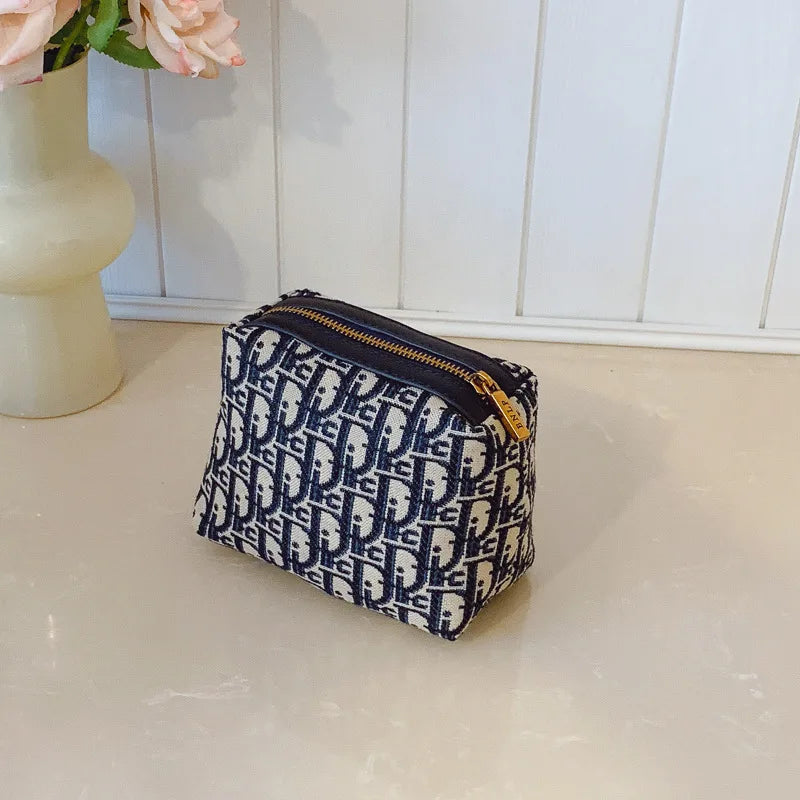 Vintage Light Luxury Bucket Bag Handbag for Women 2026 New Spring High-End Versatile Commuting Shoulder and Crossbody Bag